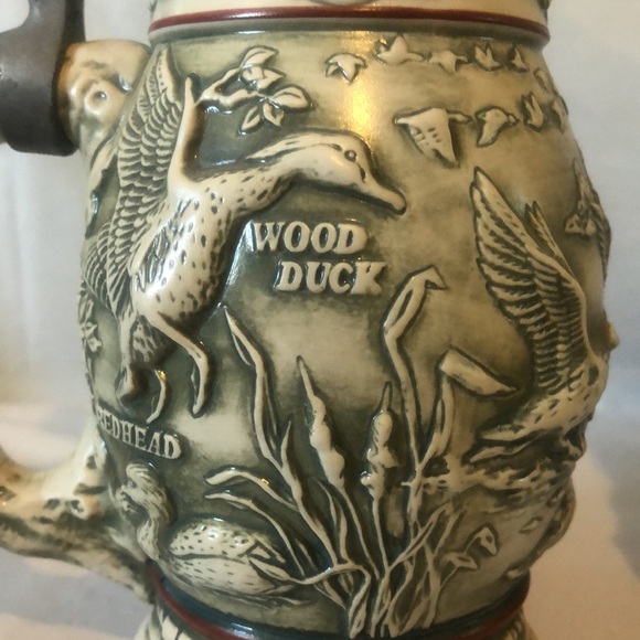 Ducks & hunting dogs Avon beer steins in very good condition- patina on… - Picture 3 of 13